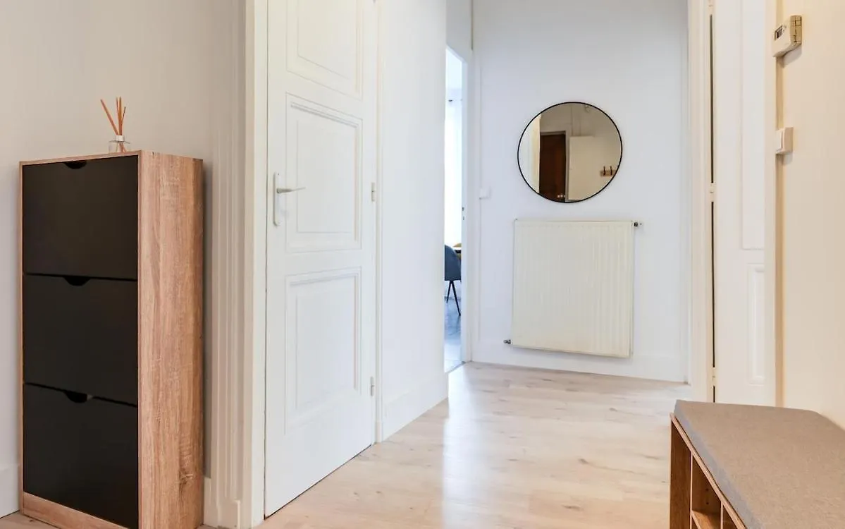 Appartement De 3 Chambres, Parking Gratuit, Proche Metro Oullins Apartment
