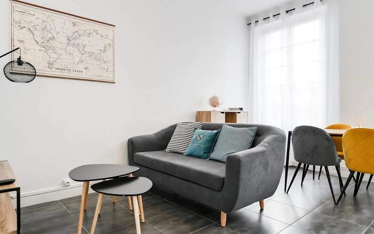 Appartement De 3 Chambres, Parking Gratuit, Proche Metro Oullins